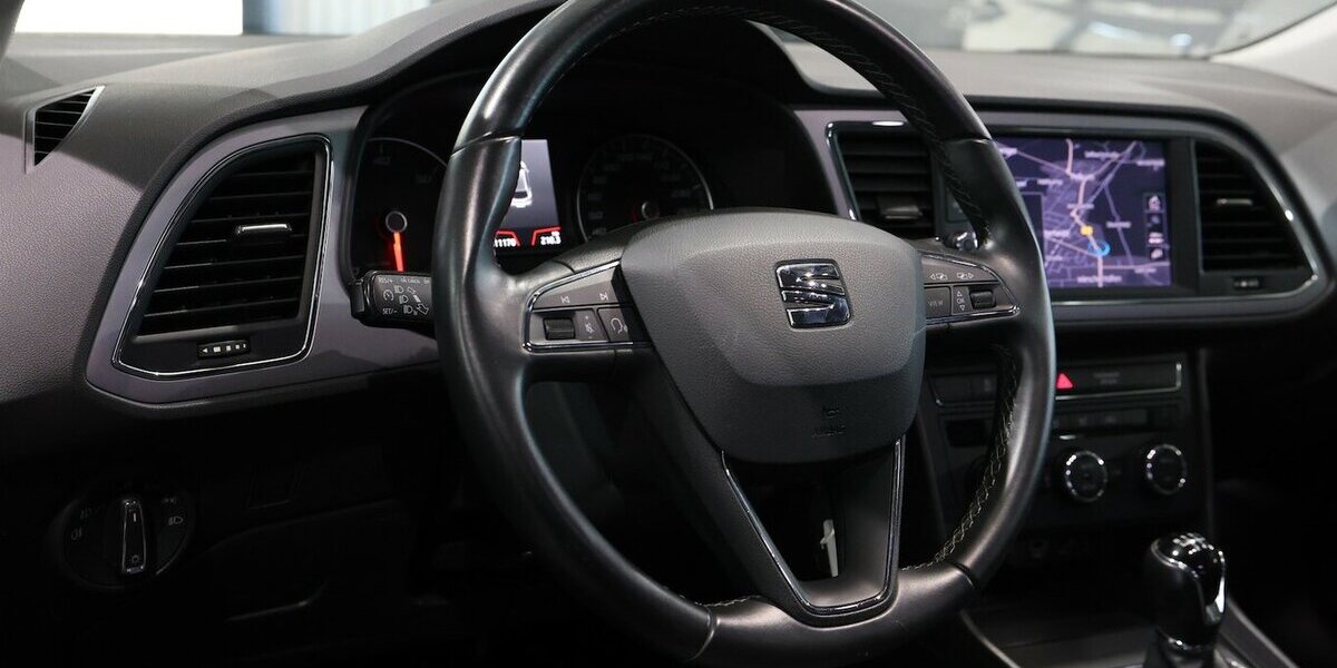 Seat Leon 1.6 TDI STYLE / NAVI-PLUS+APPLE+ANDROID 111.000 km 14.555 &euro; Hamm 59077