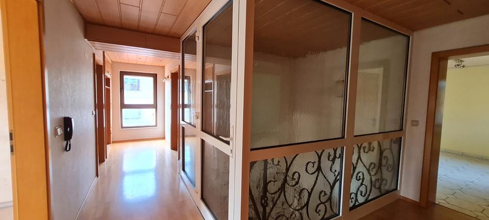 Einfamilienhaus Ottweiler - 8 Zimmer, 210 m&sup2;, 280.000&euro; | Angebot:27010138