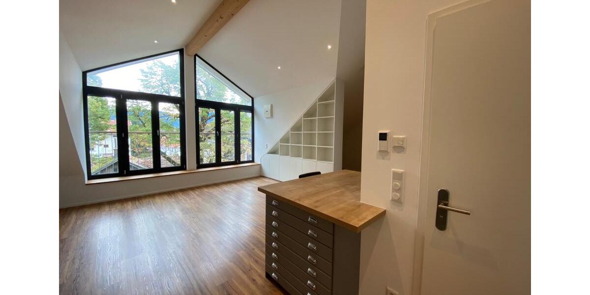 gehobene teílmöblierte 1,5 Zimmer Wohnung Dachgeschoss mit Lift 2 zimmer