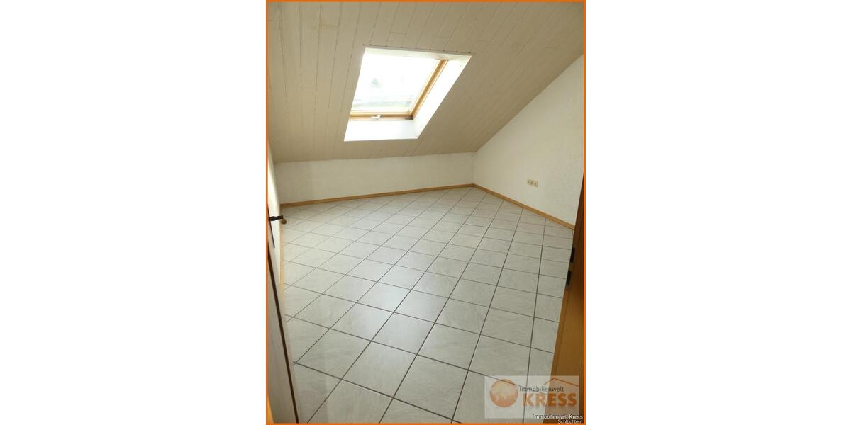 Dachgeschoßwohnung Flieden - 4 Zimmer, 118 m&sup2;, 600&euro; | Angebot:25307981