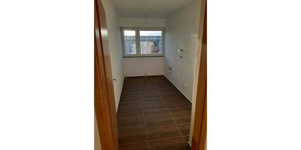 Etagenwohnung Sachsenheim - 4.5 Zimmer, 94 m&sup2;, 1.250&euro; | Angebot:26364855