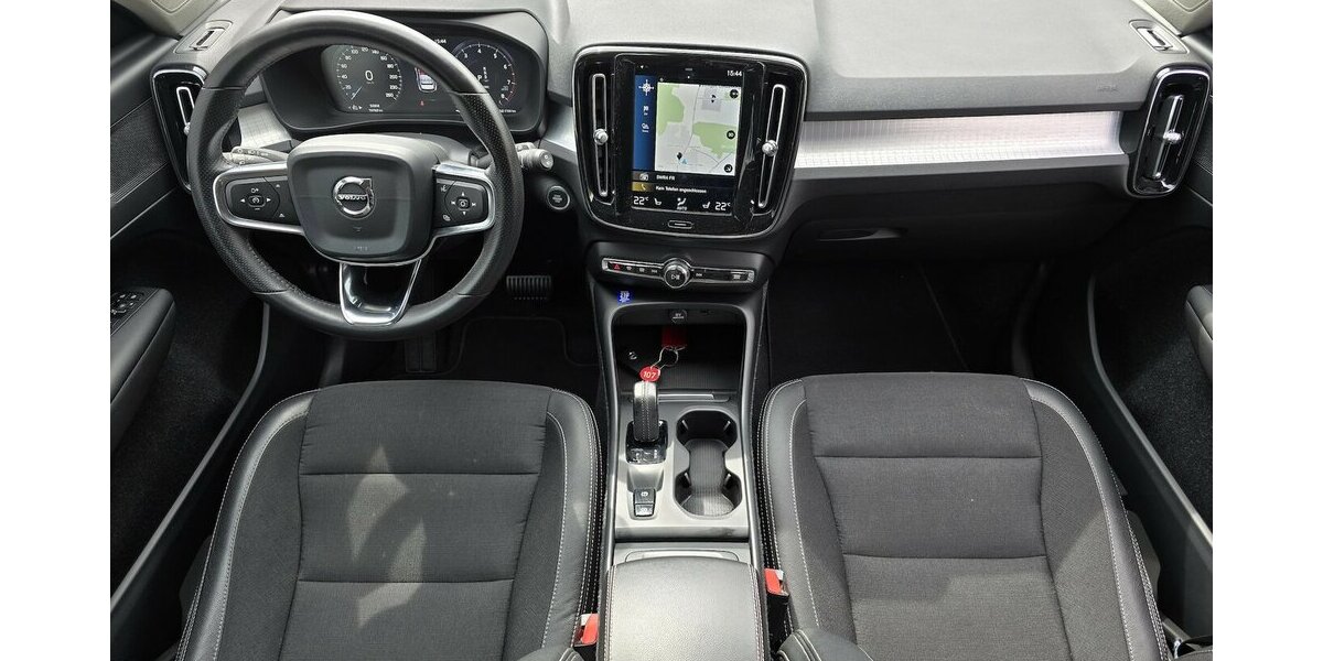 Volvo XC40 T4 MOMENTUM AWD/KLIMA/LEDER/ PRO-PAKET/LED 52.808 km 26.900 &euro; Villingen-Schwenningen 78054