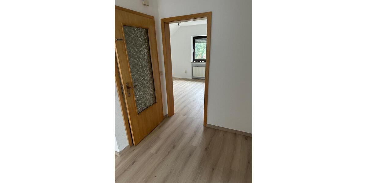 Neuwertige 3 Zi Wohnung, Küche, Bad, Loggia in Würdinghausen 3 zimmer