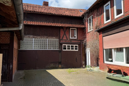 Viel Platz & großes Potenzial: Einfamilienhaus mit Halle und großem Grundstück in Söhlde