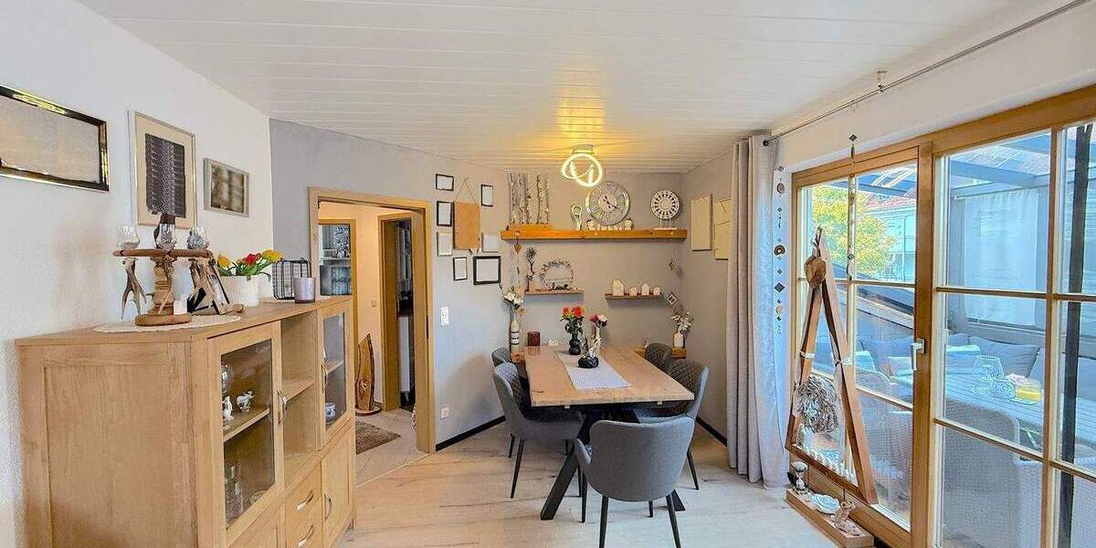 Doppelhaus mit zwei Terrassen, Wintergarten und gepflegtem kleinem 6 zimmer