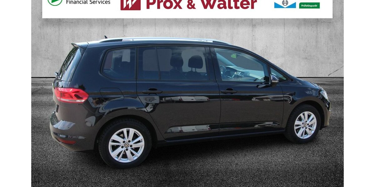 VW Touran 1.5 TSI 7-DSG Comfortline 7-SITZ+NAVI+AHK 25.069 km 32.790 &euro; Hagenow 19230