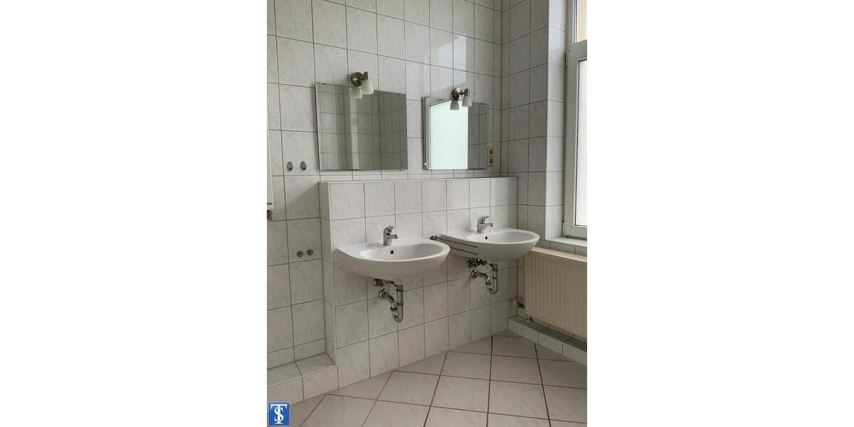 Etagenwohnung Plauen Bahnhofsvorstadt - 2 Zimmer, 67 m&sup2;, 375&euro; | Angebot:26550236