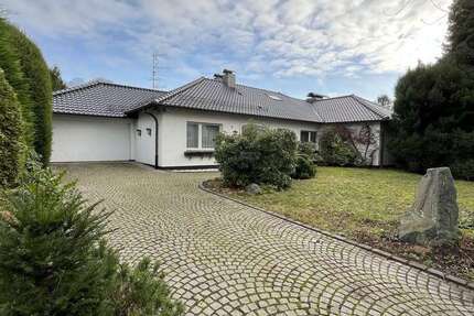 Haus zum Kaufen in Solingen 749.000 € 230 m² 5 zimmer
