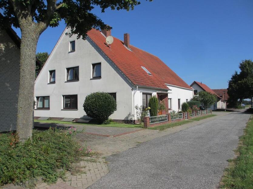 Tolles Zweifamilienhaus mit viel Platz und großem Garten