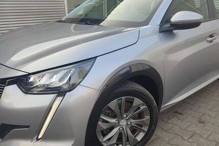 Peugeot 208 81.688 km 12.480 &euro; Brandenburg an der Havel 14772