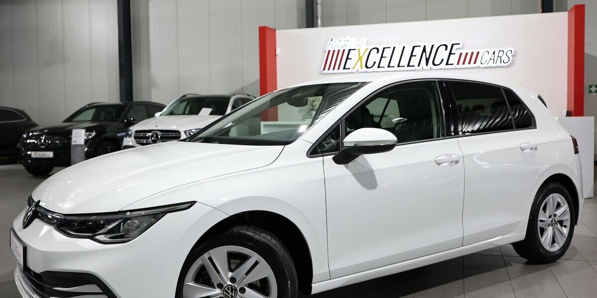 VW Golf VIII 2.0 TDI DSG LIFE IQ / NAVI+KAMERA, LED 53.000 km 21.998 &euro; Hamm 59077