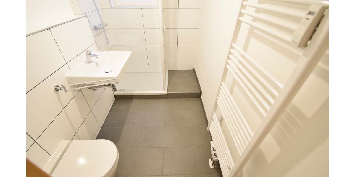 3-Zimmer-OG-Wohnung + gute Raumaufteilung + EBK + Balkon in ruhiger Lage, für max. 3 Personen - Etagenwohnung Bremen Häfen | Angebot:25077958