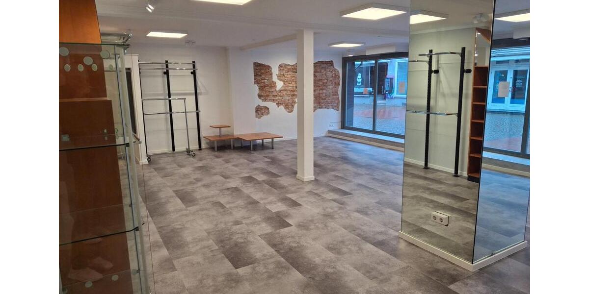 Laden Geschäft Ladenlokal zu vermieten in Brake zimmer