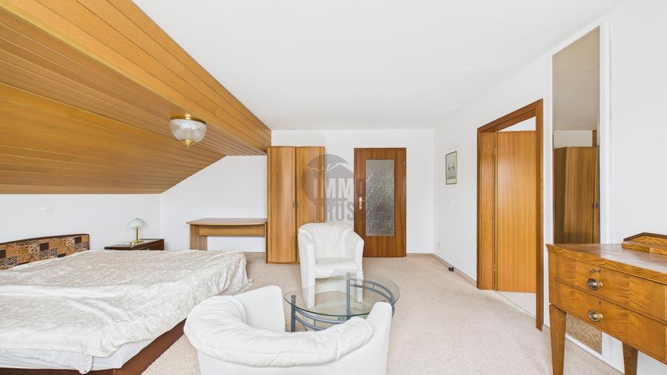 Exklusive Villa in Toplage von Grasdorf – 10 Zimmer, traumhafter Feldblick & Wellnessbereich mit Pool 10 zimmer