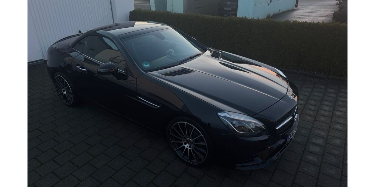 Mercedes-Benz SLC 300 32.000 km 29.990 &euro; Tengen 78250