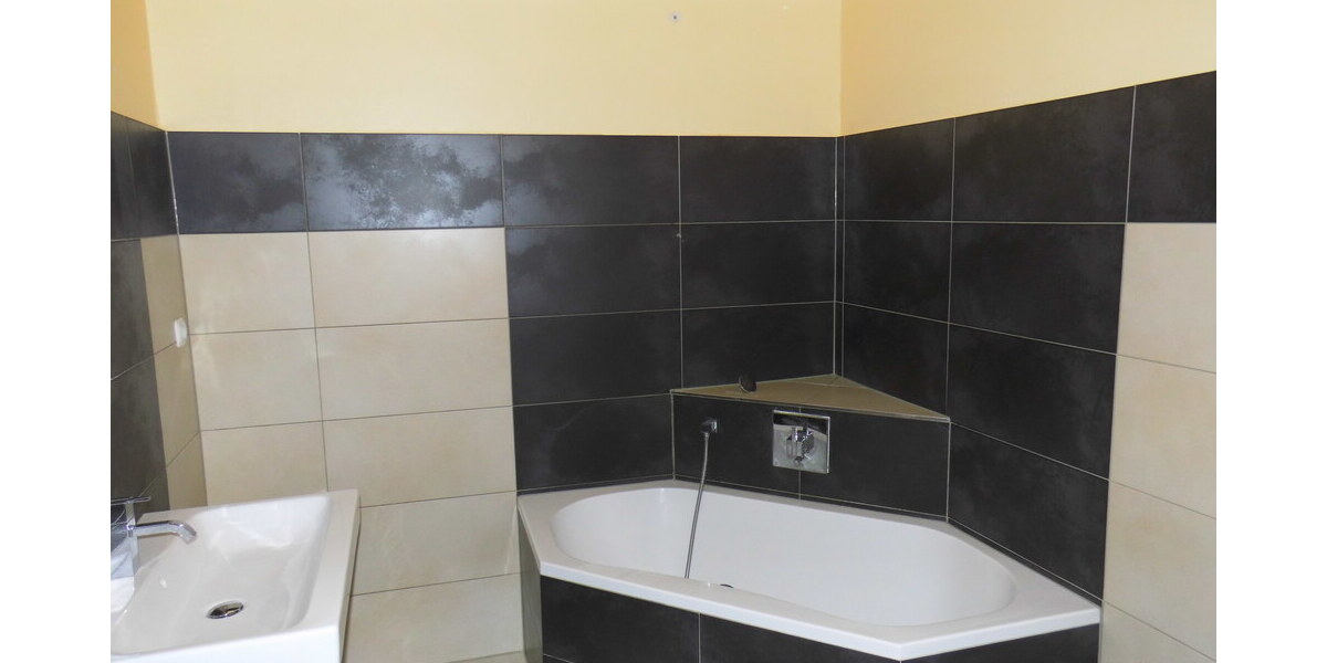 4 Fam.-Haus mit 2 Garagen in Remscheid - West 10 zimmer