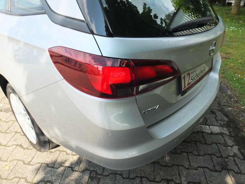 Opel Astra EDITION START-STOP NAVI KLIMA TEMPOMAT 98.758 km 9.904 € Köln 50858