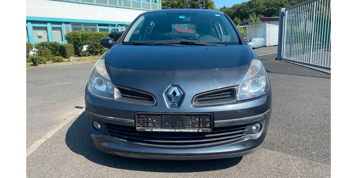 Renault Clio 82.000 km 2.499 &euro; Hanau 63457