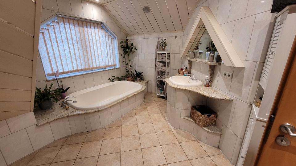 Einfamilienhaus Bad Lausick - 4 Zimmer, 143 m&sup2;, 1.400&euro; | Angebot:26091223