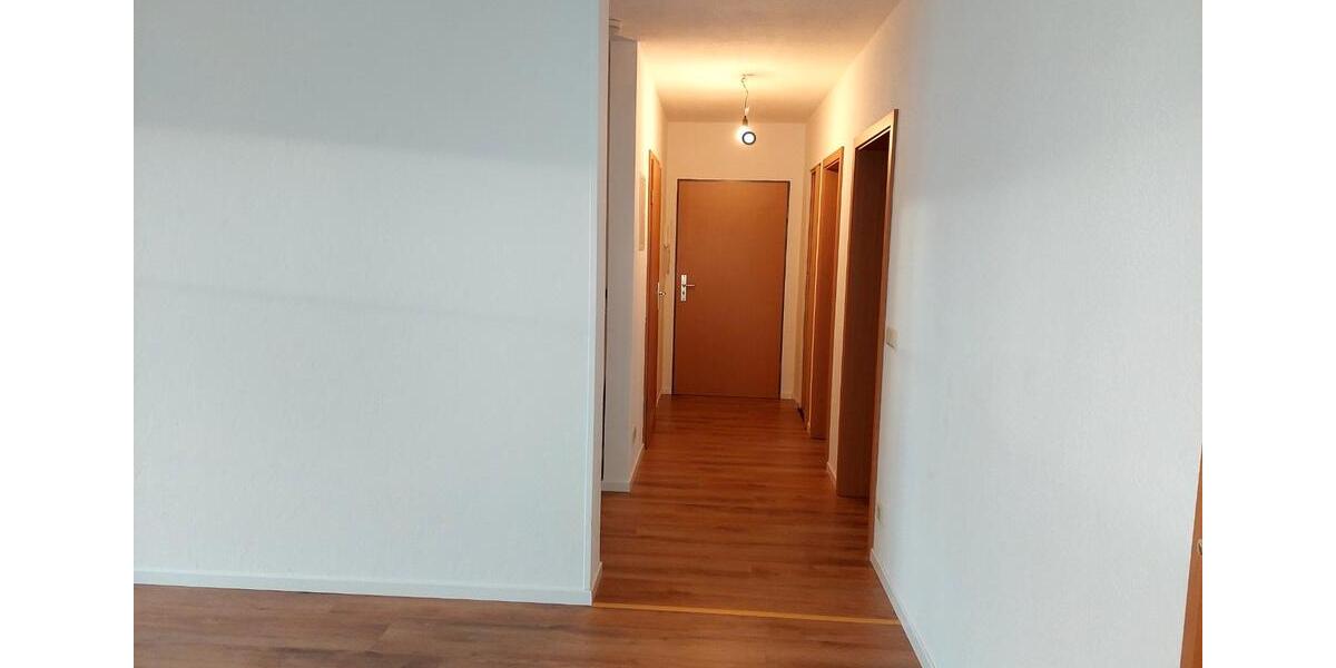 Dachgeschoßwohnung Erfurt Hochheim - 3 Zimmer, 78 m&sup2;, 890&euro; | Angebot:26354149