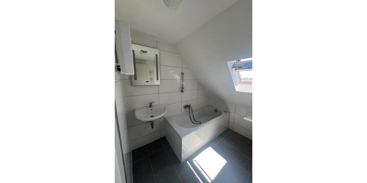 Dachgeschoßwohnung Mannheim Fahrlach - 2 Zimmer, 67 m&sup2;, 695&euro; | Angebot:24977389