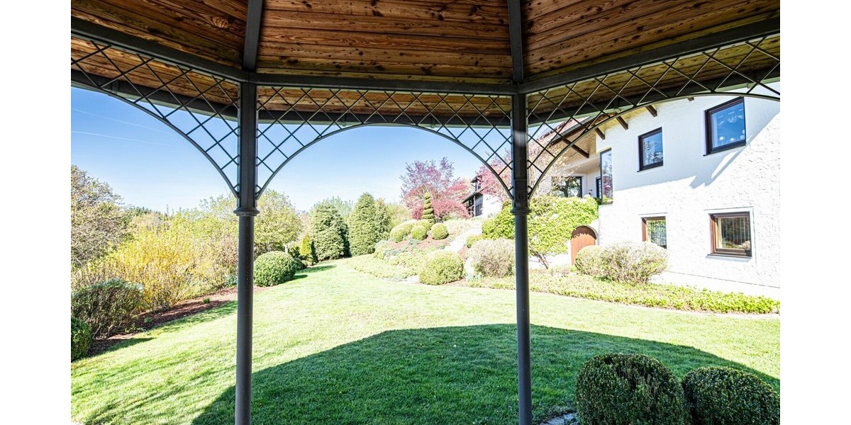Ein Zuhause, das berührt: Exklusives Anwesen mit Traumgarten & Südterrasse in Roding - Einfamilienhaus Roding | Angebot:26490952