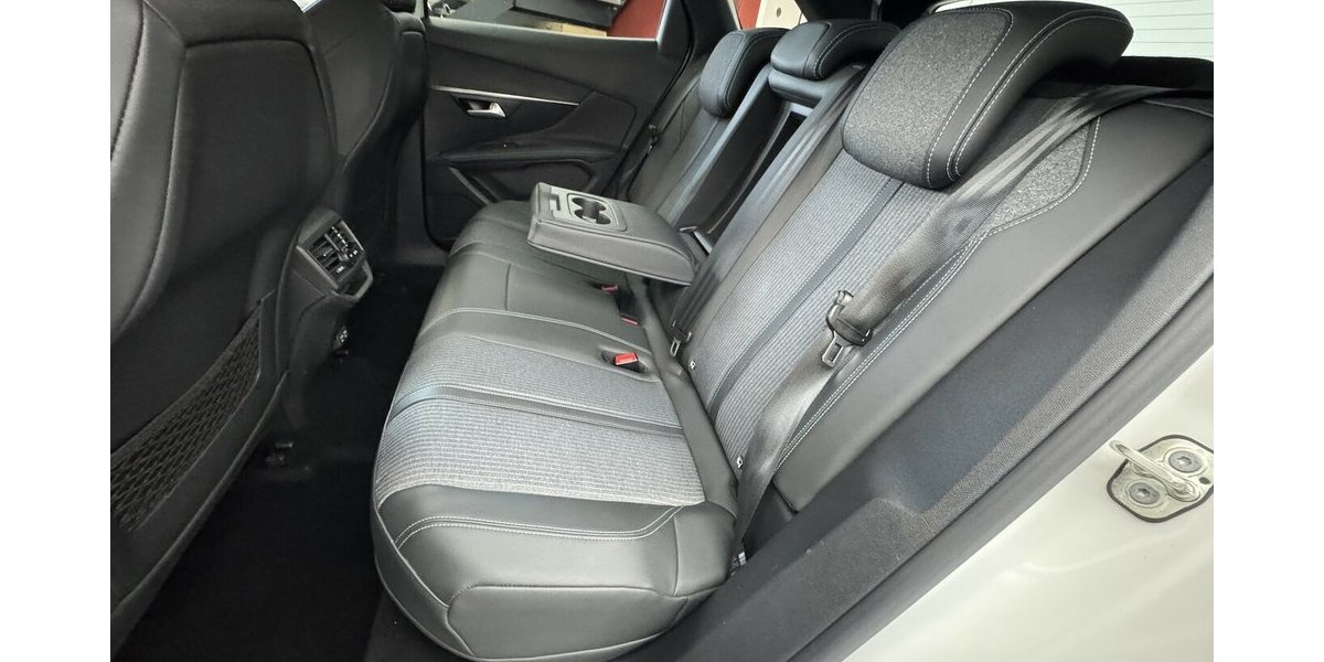 Peugeot 3008 1.6 225 Allure 1.Hand Plug-In Hybrid AHK 92.600 km 18.760 &euro; Lich 35423
