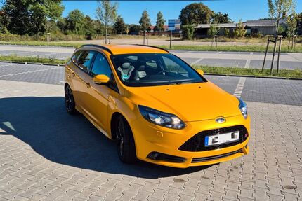 Ford Focus 107.000 km 14.250 € Dresden 01109