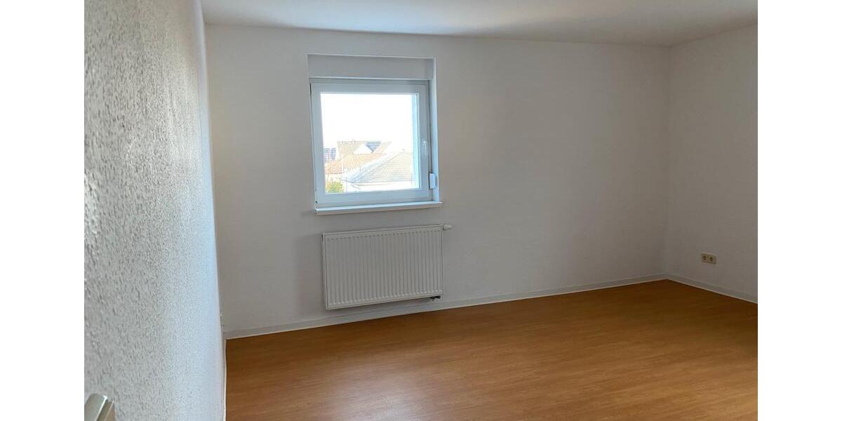Etagenwohnung Leuna - 3 Zimmer, 65 m&sup2;, 396&euro; | Angebot:25944862