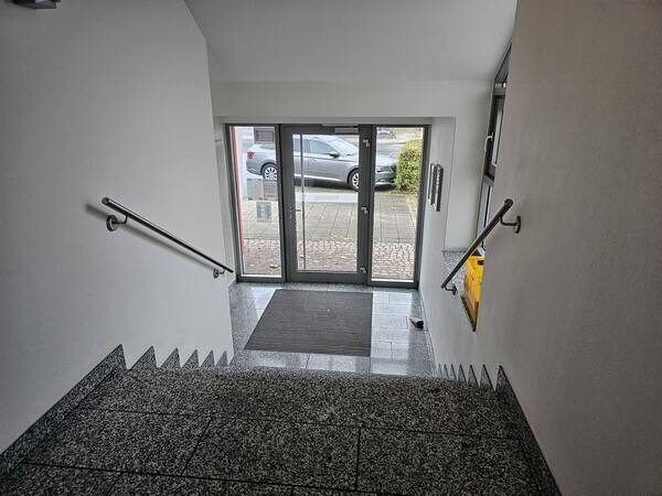 Gewerbeimmoblie mit Hallen- und Büroflächen zimmer