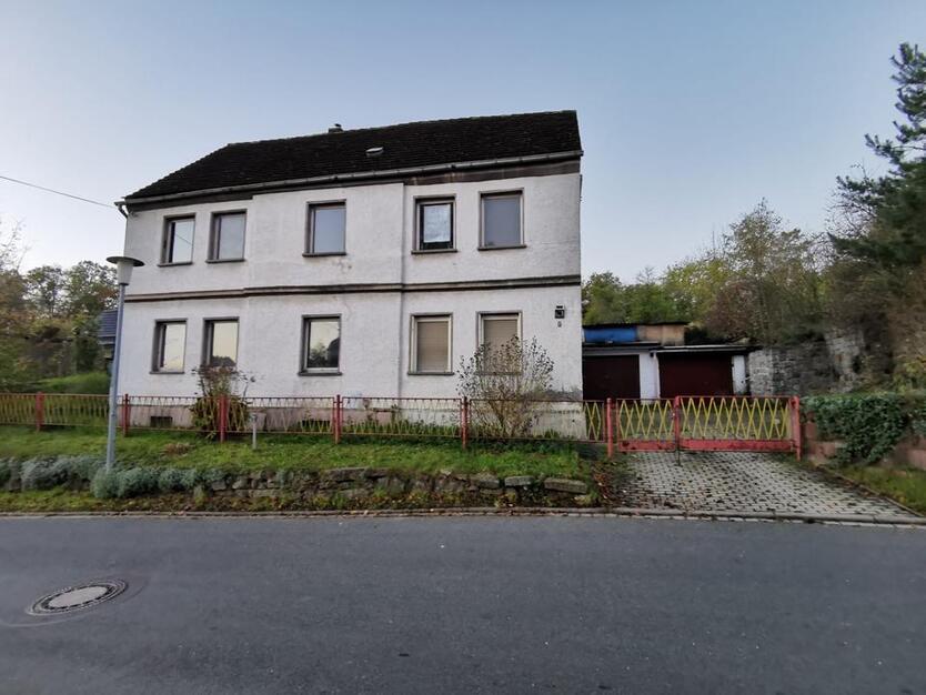 Grundstück mit zweigeschossigem Haus in Gröben