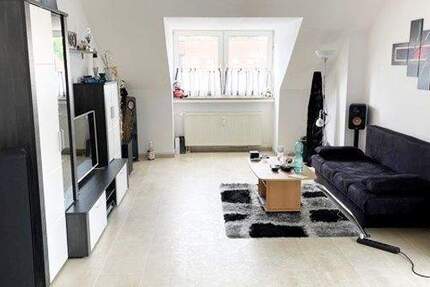 2 Zimmer, helle Balkon, gute Anbindung mitten in FFB II