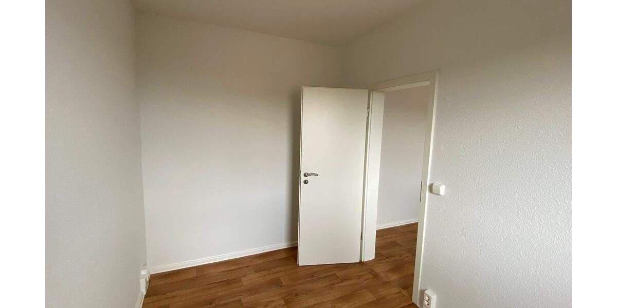 Etagenwohnung Suhl Neundorf - 4 Zimmer, 64 m&sup2;, 400&euro; | Angebot:25568404