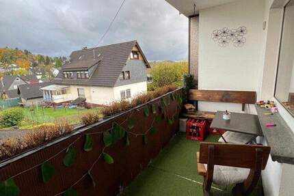 Gepflegte 3- Zimmerwohnung mit Garage und windgeschützter Süd-Loggia WE 1 3 zimmer