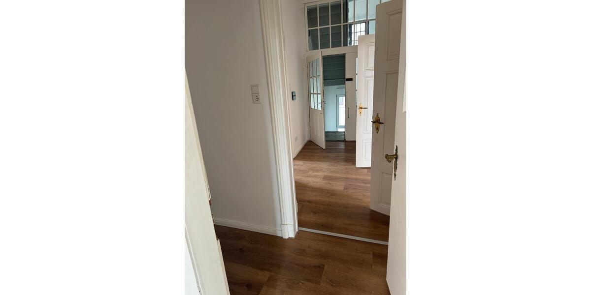 Etagenwohnung Varel - 4 Zimmer, 150 m&sup2;, 1.100&euro; | Angebot:26267997