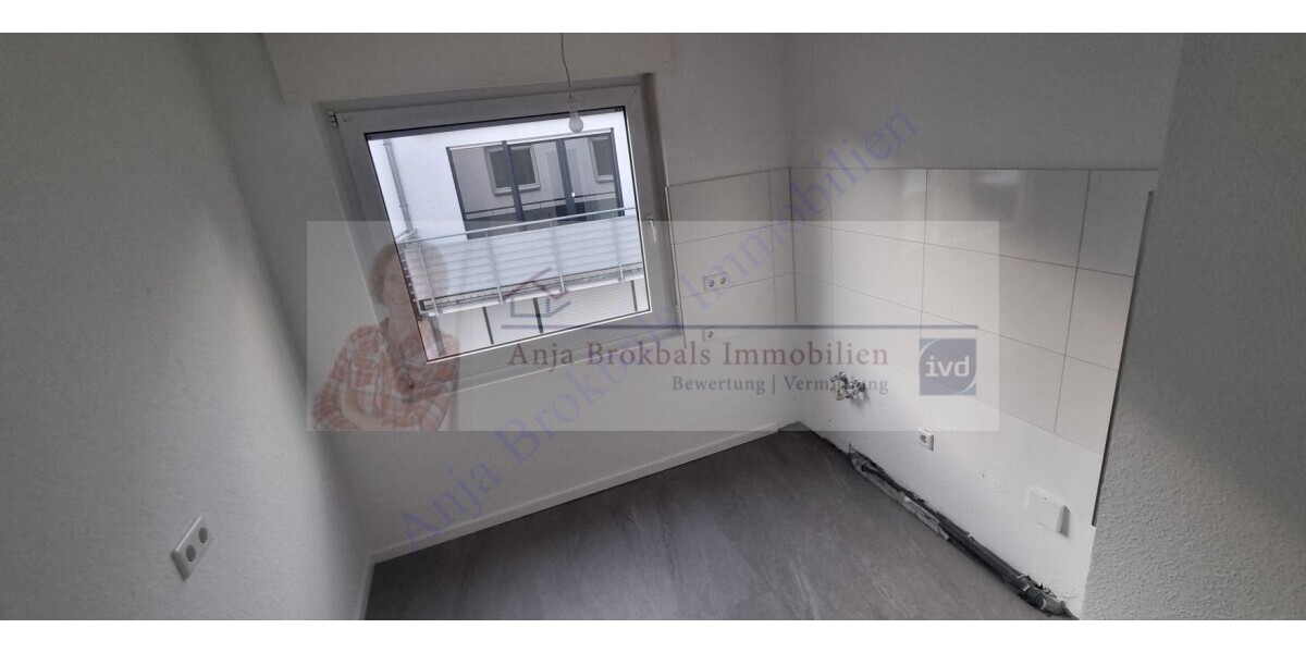 Modernisiert, zentral, ruhig, kl. Garage, 4 ZKB Balkon, Obergeschoss in einem Zweifamilienhaus 4 zimmer