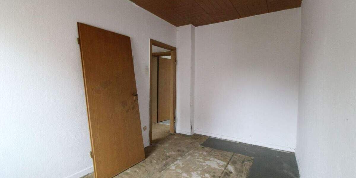 Paketangebot: Zwei Wohnungen mit Ausbaupotenzial DG, Balkon und Stellplatz in Duisburg-Obermeiderich 5 zimmer