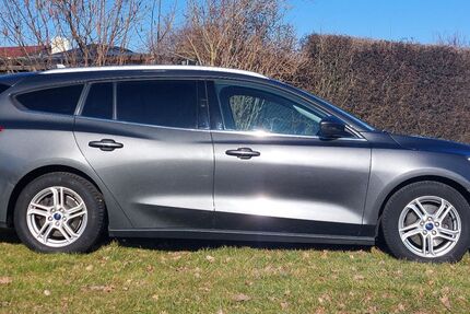 Ford Focus 97.600 km 9.990 &euro; Halle Saale 06118