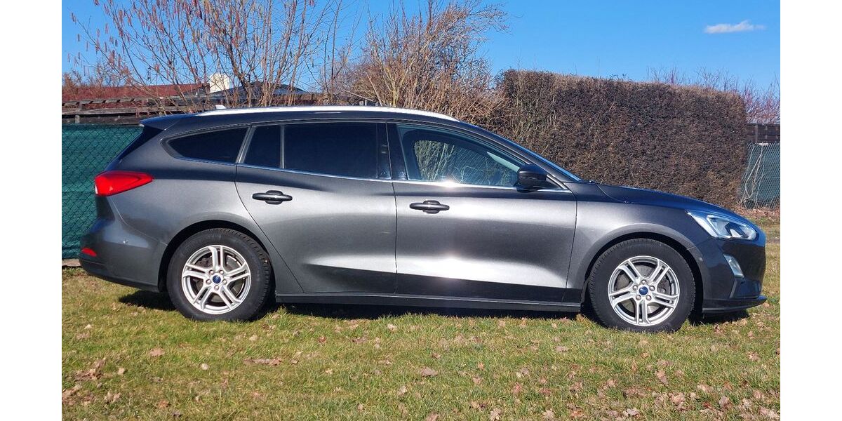 Ford Focus 97.600 km 9.990 &euro; Halle Saale 06118