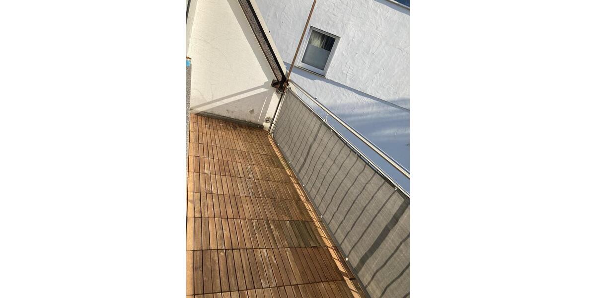 Dachgeschoßwohnung Kenn - 4 Zimmer, 109 m&sup2;, 1.050&euro; | Angebot:25355837