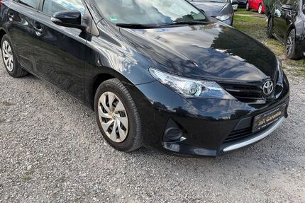 Toyota Auris 185.000 km 6.490 € Berlin 13127