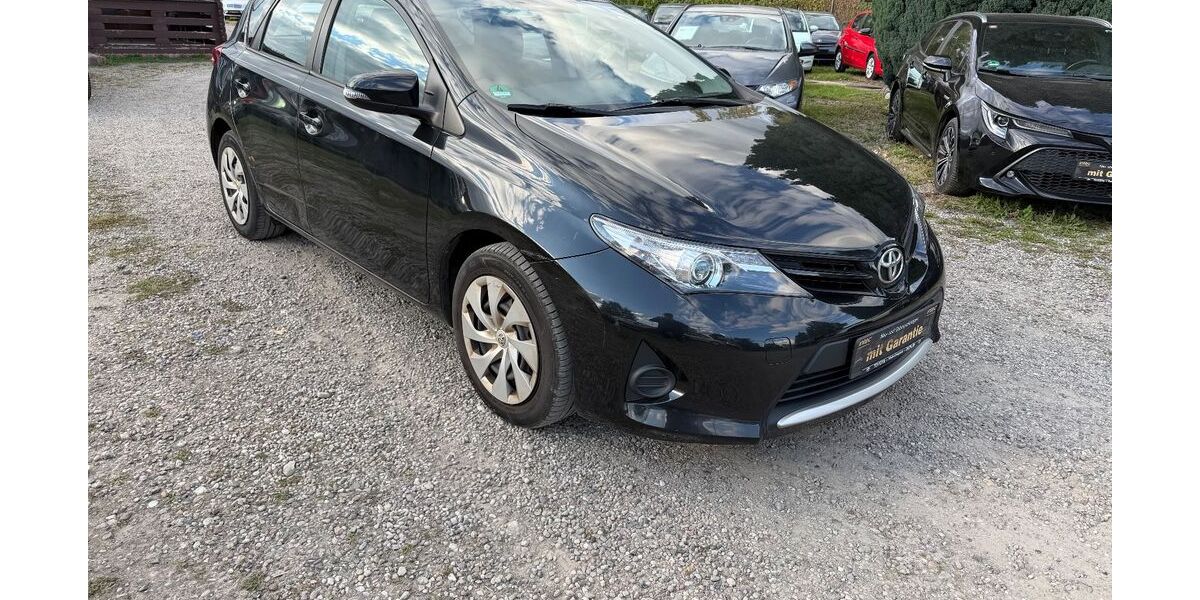 Toyota Auris 185.000 km 6.490 € Berlin 13127