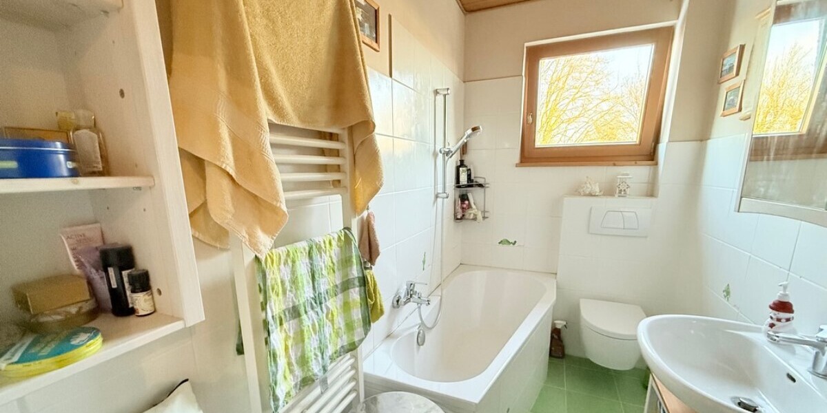 Flörsheim: Sie suchen das besondere Wohnflair? Ein toller Familienwohnsitz mit ELW - Doppelhaushälfte Flörsheim | Angebot:25568492