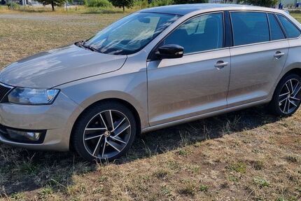Skoda Rapid 143.700 km 8.950 &euro; Mantel 92708