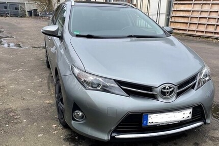 Toyota Auris Touring 155.000 km 7.300 € Siegen 57072