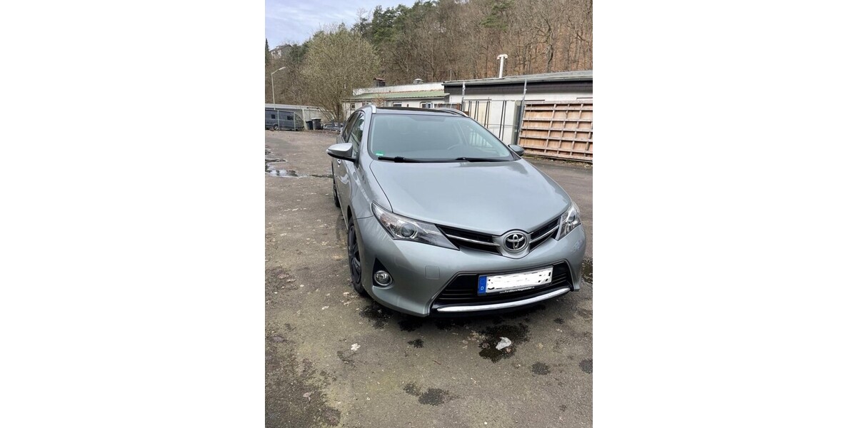Toyota Auris Touring 155.000 km 7.300 &euro; Siegen 57072