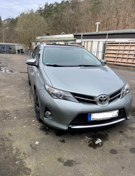 Toyota Auris Touring 155.000 km 7.300 € Siegen 57072