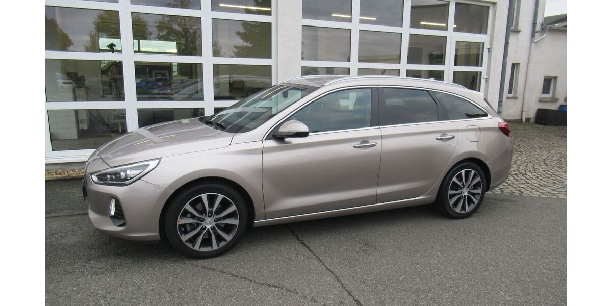 Hyundai i30 42.550 km 17.200 &euro; Ebersbach 02730