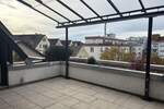 Hochwertig modernisierte 4-Zimmer-Wohnung mit großer Dachterrasse und zwei Garagen 4 zimmer