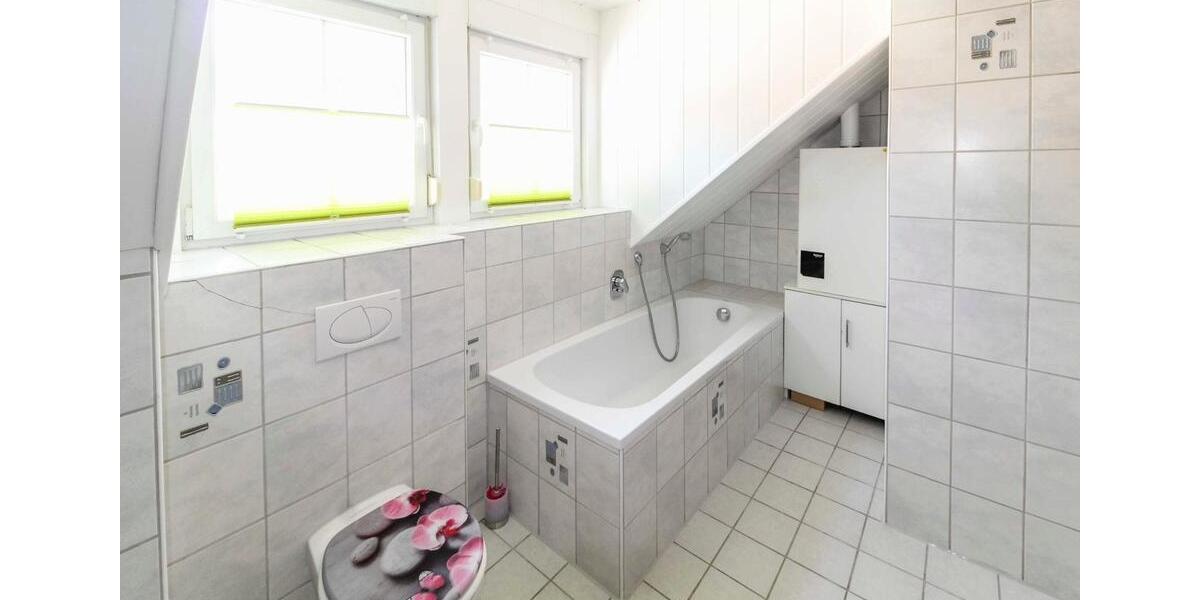 Dachgeschoßwohnung Rühen - 3 Zimmer, 68 m&sup2;, 550&euro; | Angebot:24751427